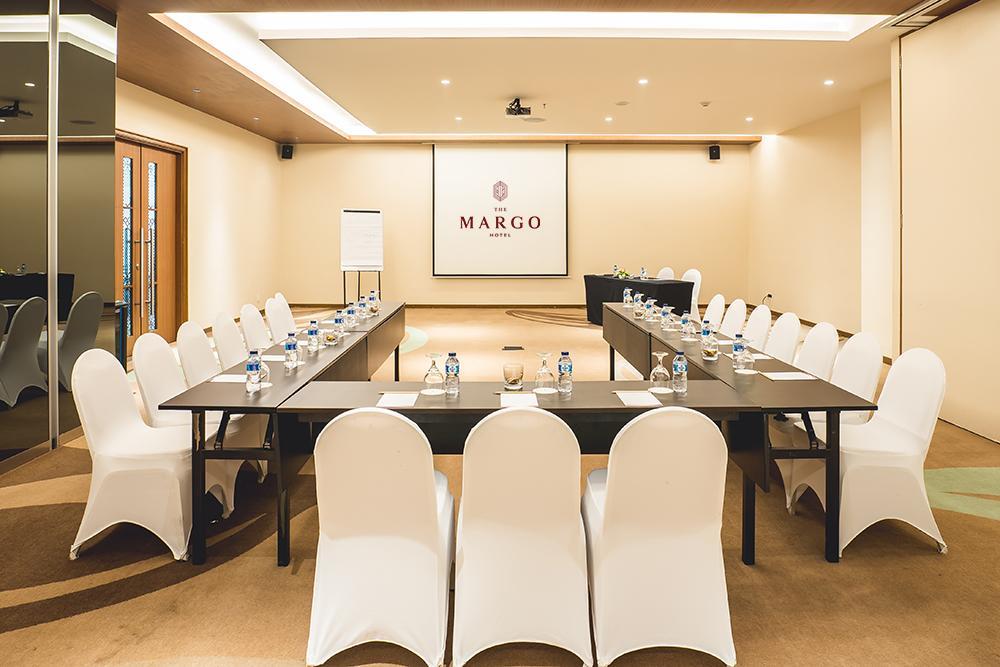 The Margo Hotel Depok Exterior photo